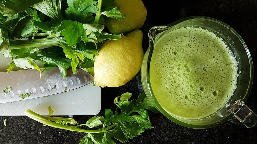 4 Steps To Meet Your Perfect Figure smoothy glass celery lemon knife1