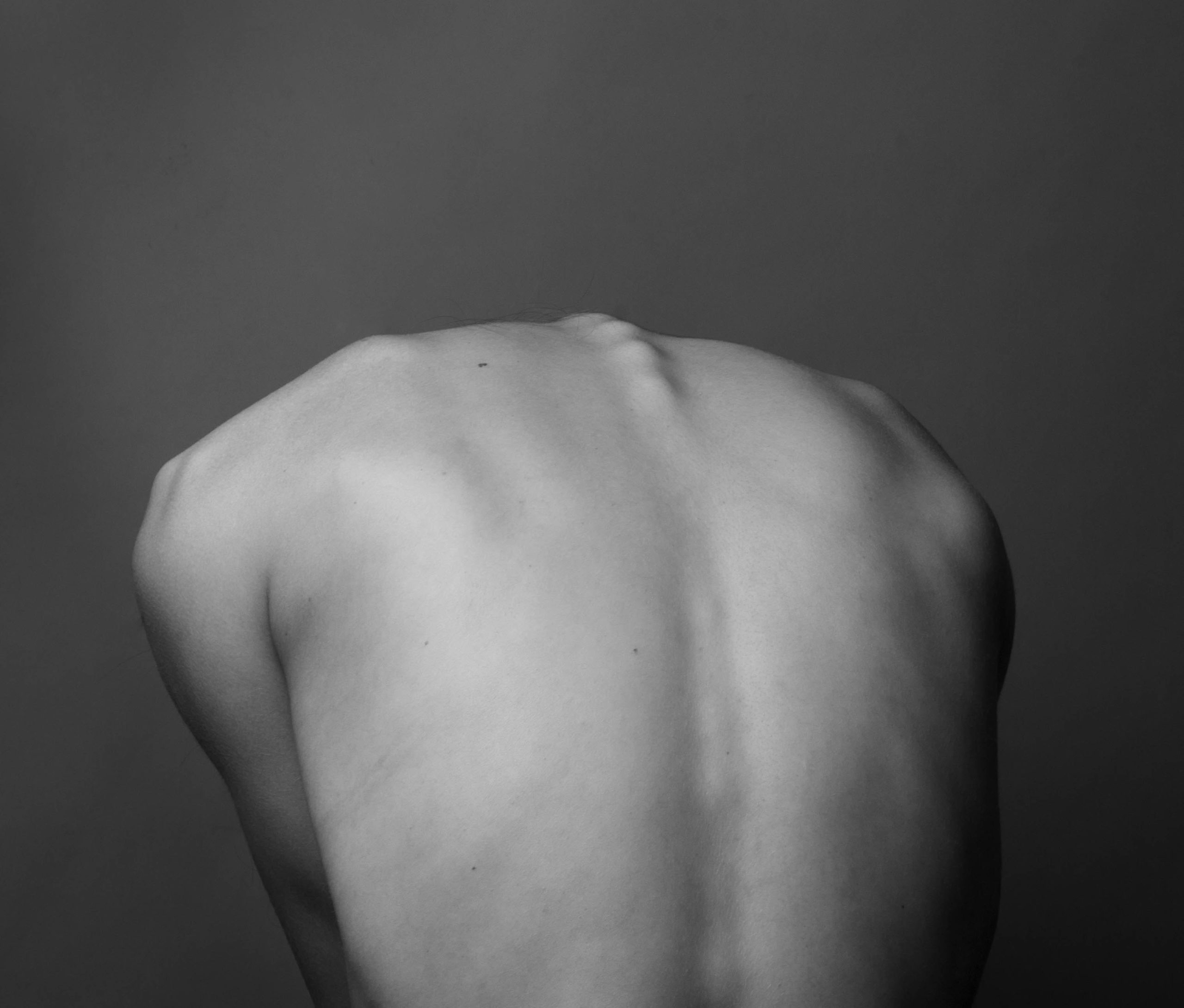 5 Pieces Of Clothing That Hurt Your Back inge poelman XiCEx98PnUA unsplash scaled