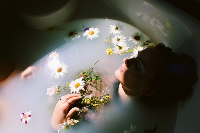The Best Way To Relax Is To Take A Bath: How To Do It Right isi parente RmxF6X pEqU unsplash